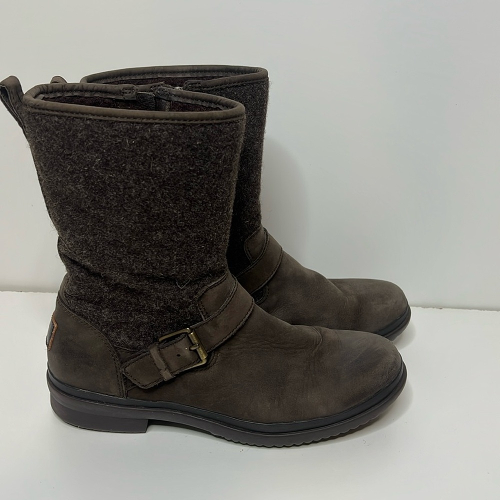UGG Robbie Leather boot size 8